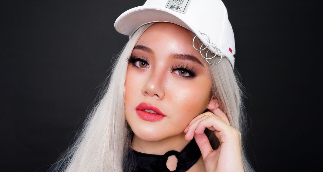 How to : Instagram Grey hair Girl